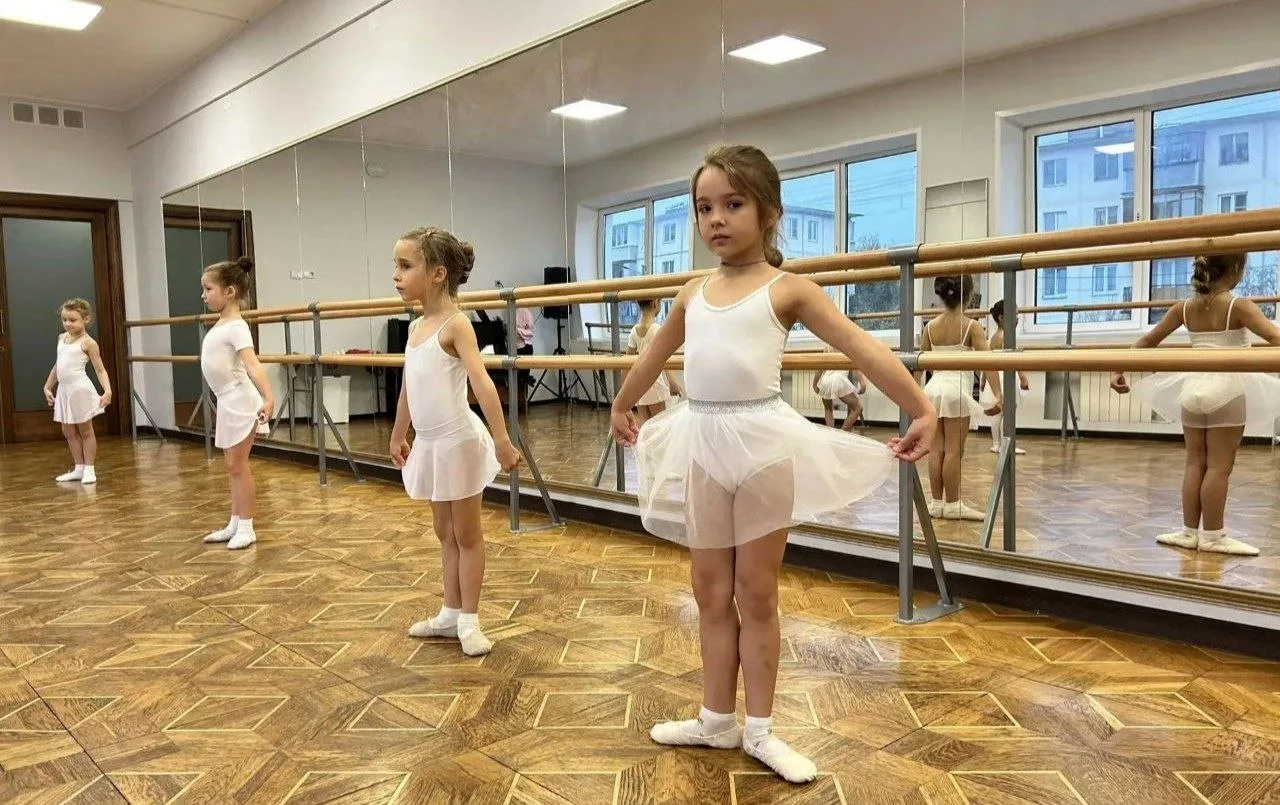 Осмотрел обновлённые пространства для занятий и творчества во Дворце культуры «Россия» ...