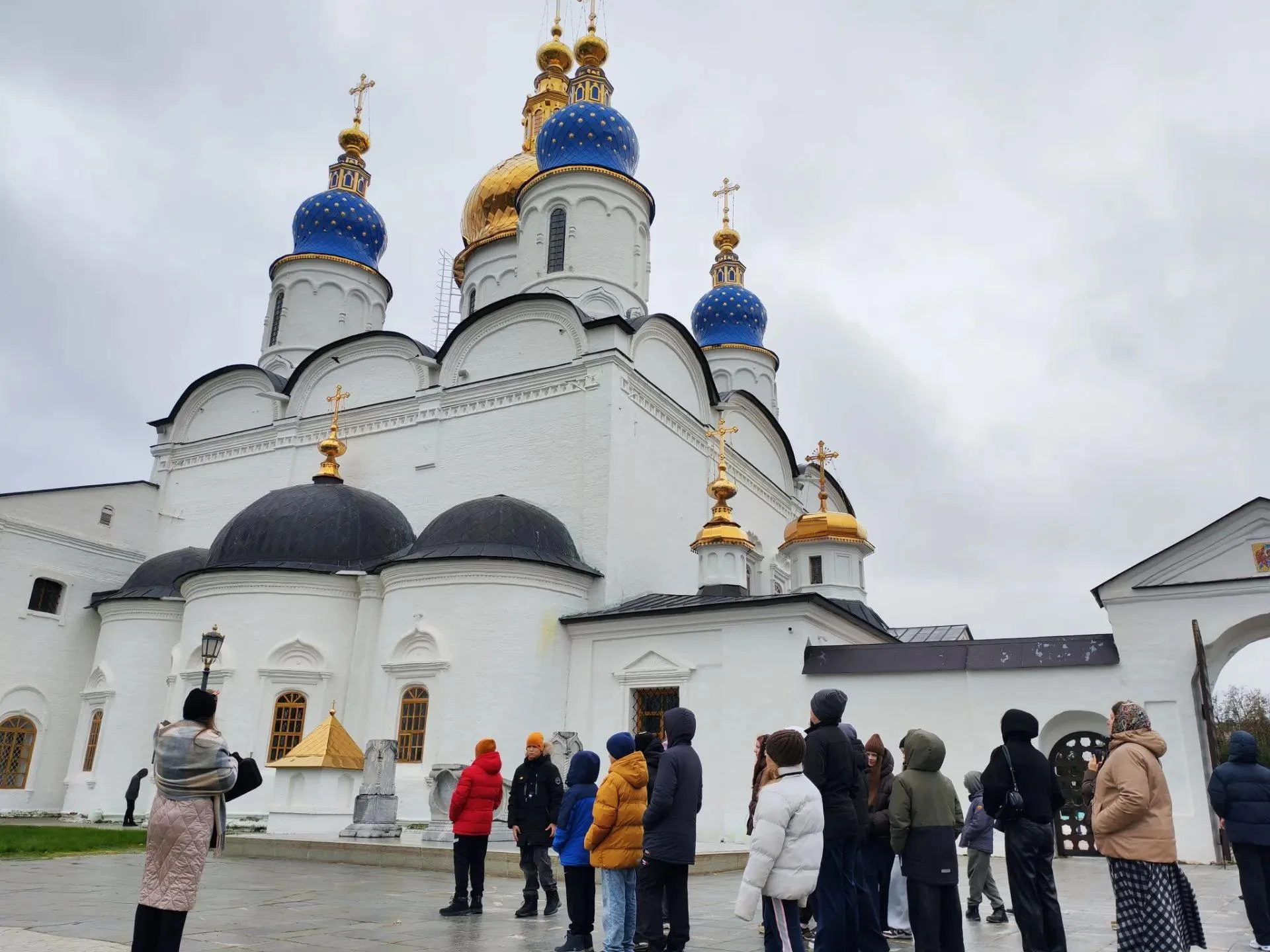 Сибирский размах и казачья доблесть: артисты Омского района покорили Всероссийский фест...