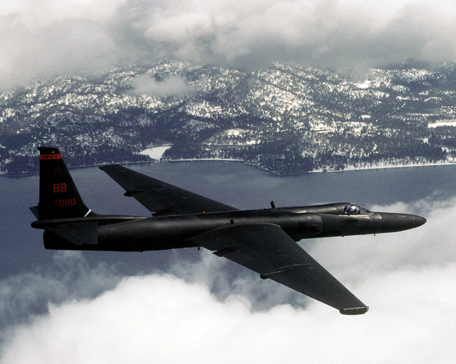 Осенью 1957 года высотные самолёты‑разведчики Lockheed U‑2 продолжали глубокие полёты н...