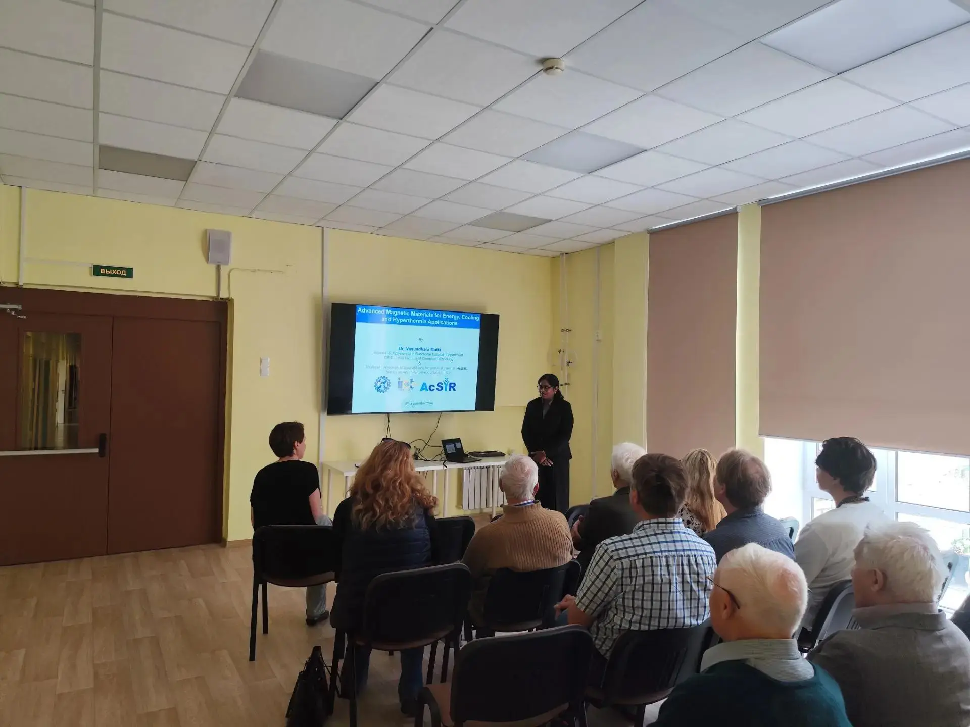 Сегодня состоялся очередной семинар по физике ферроиков, на котором выступила Dr. Vasun...