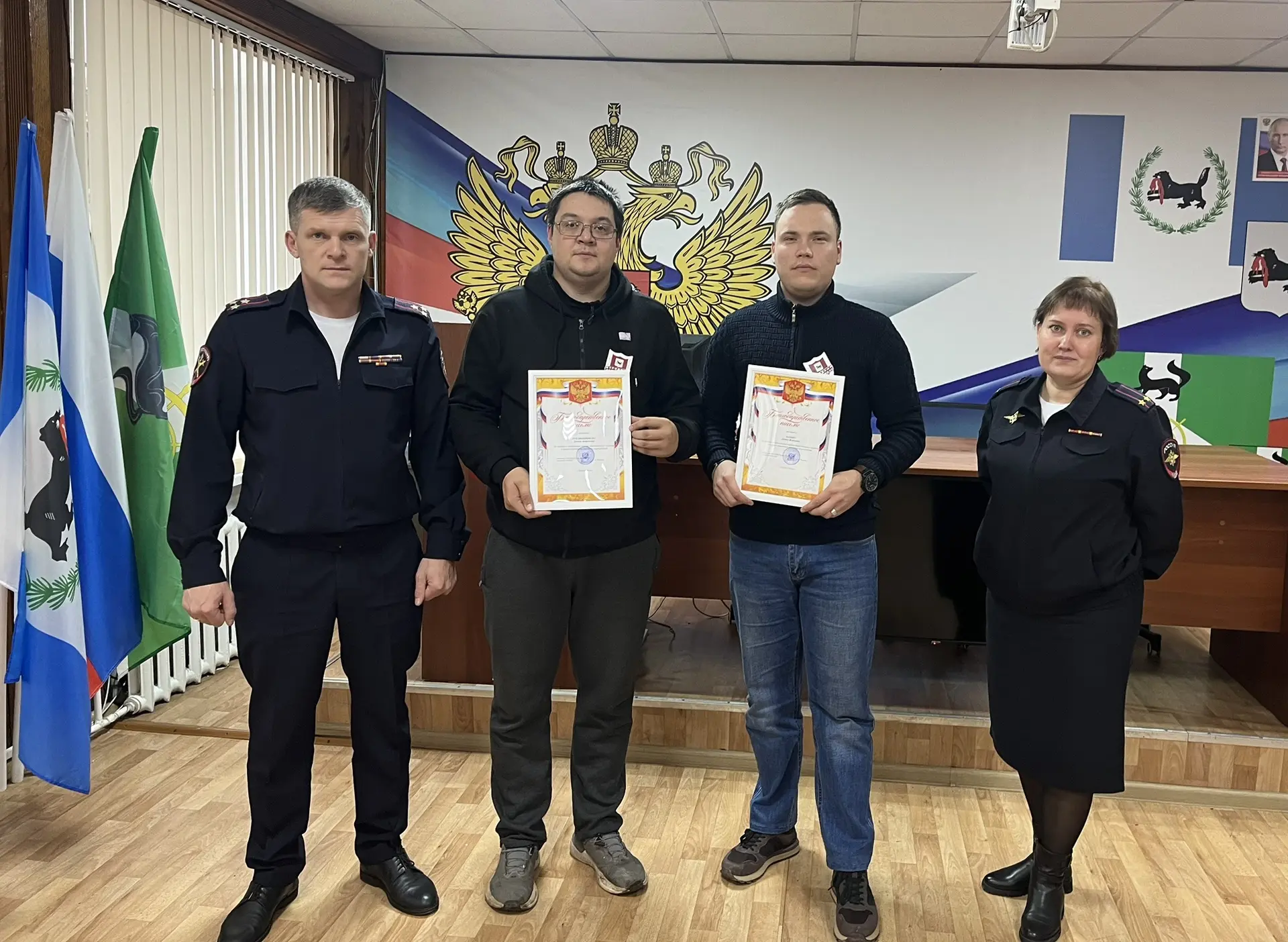 В Киренске полицейские наградили дружинников  за содействие в охране общественного порядка