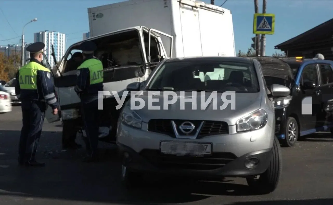 Пять машин столкнулись на Большой