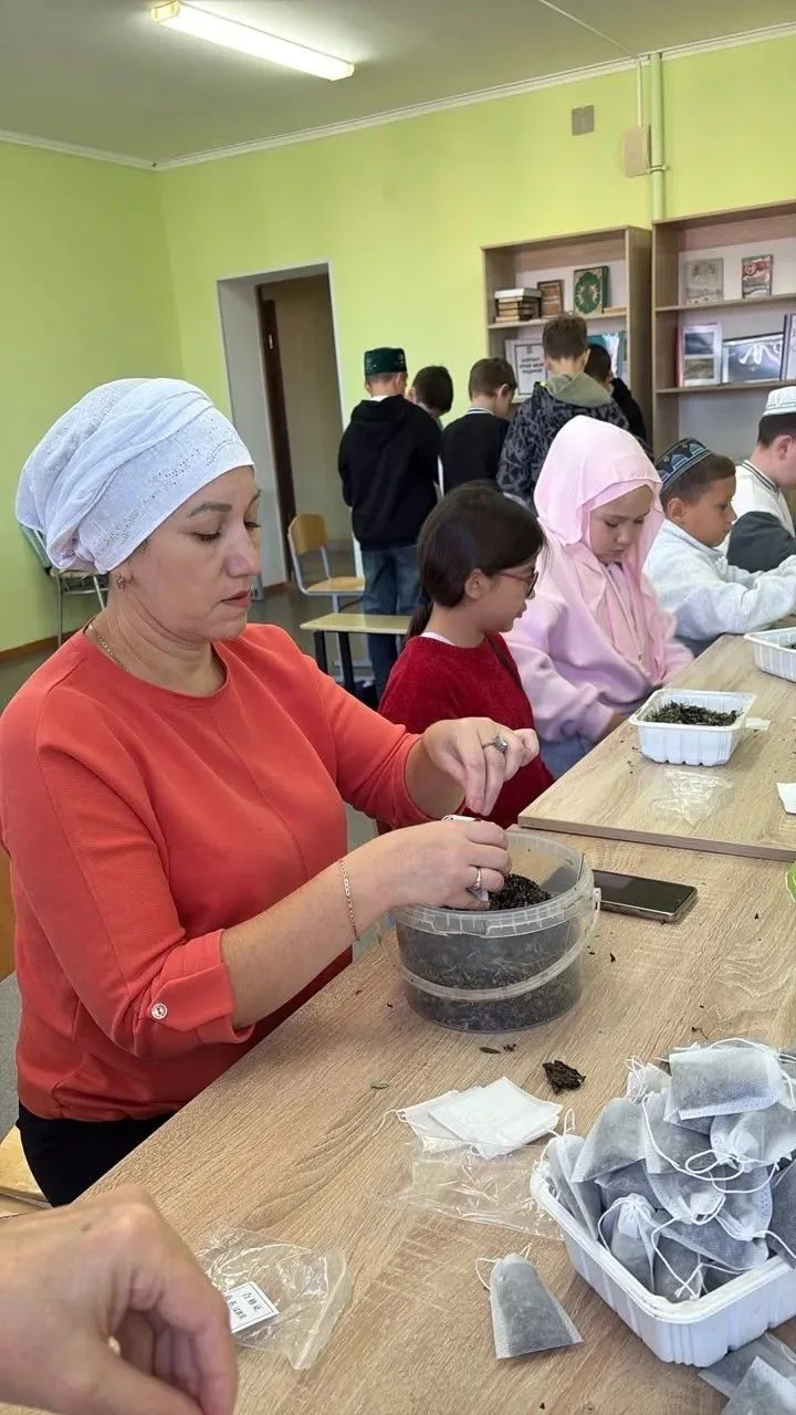 🍵 Нурлатские волонтеры отправили бойцам 5 000 пакетиков «Маминого чая»