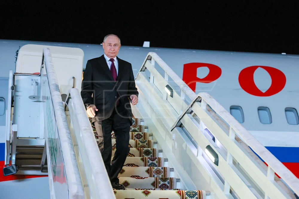 📸 Владимир Путин прибыл в Туркменистан для участия в саммите глав государств СНГ