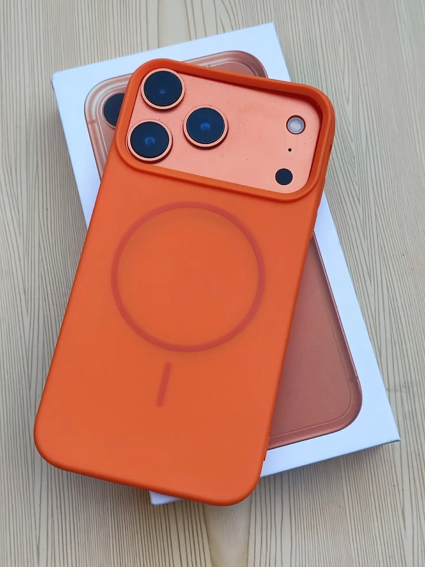 Apple iPhone XR в корпусе iPhone 17 pro.