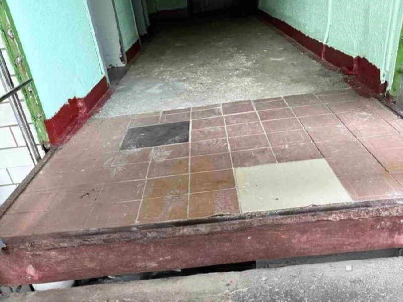 🧹 В Рязанском районе жители просят убрать подъезд