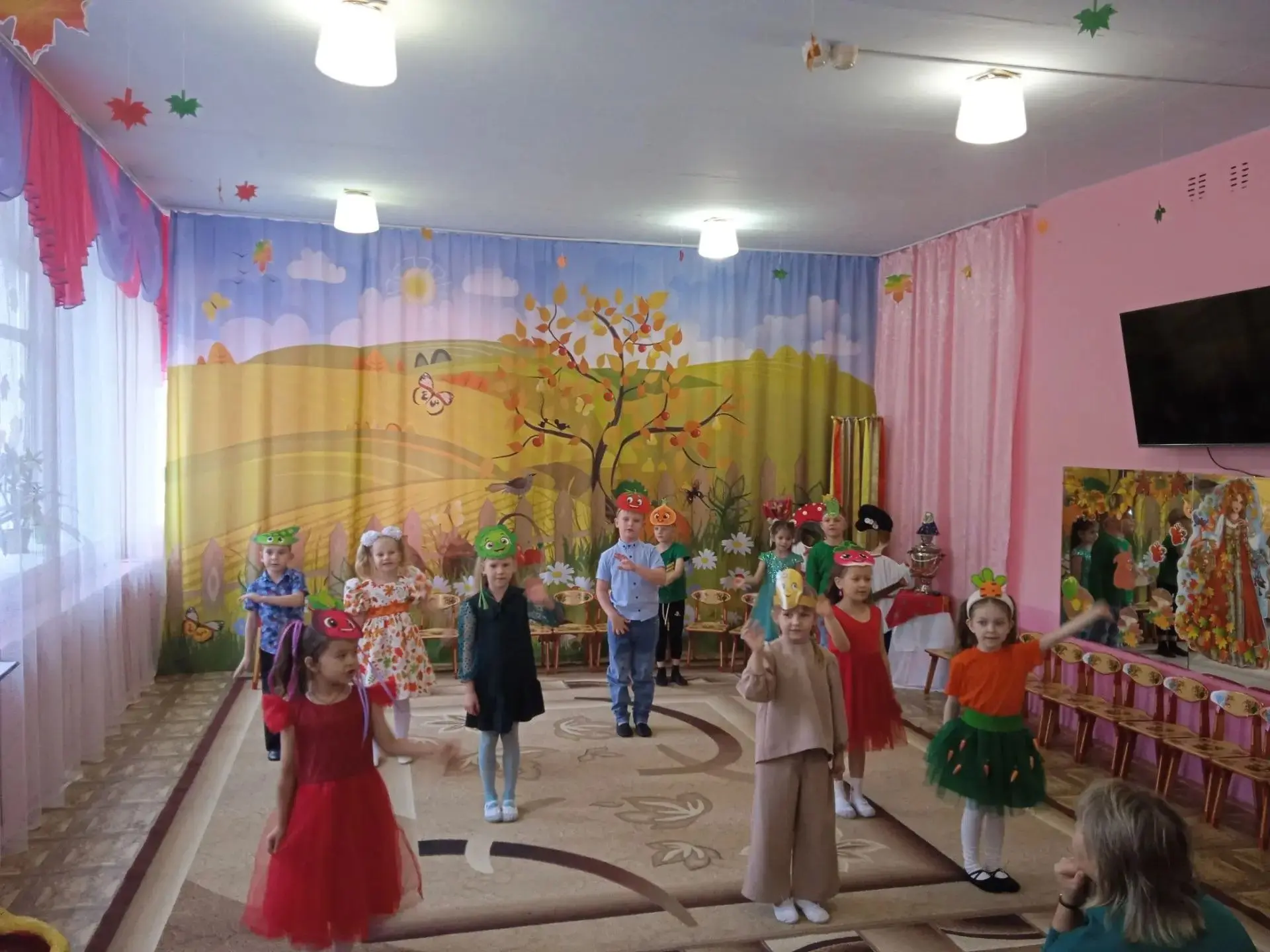 В каждой группе проходит праздник осени!