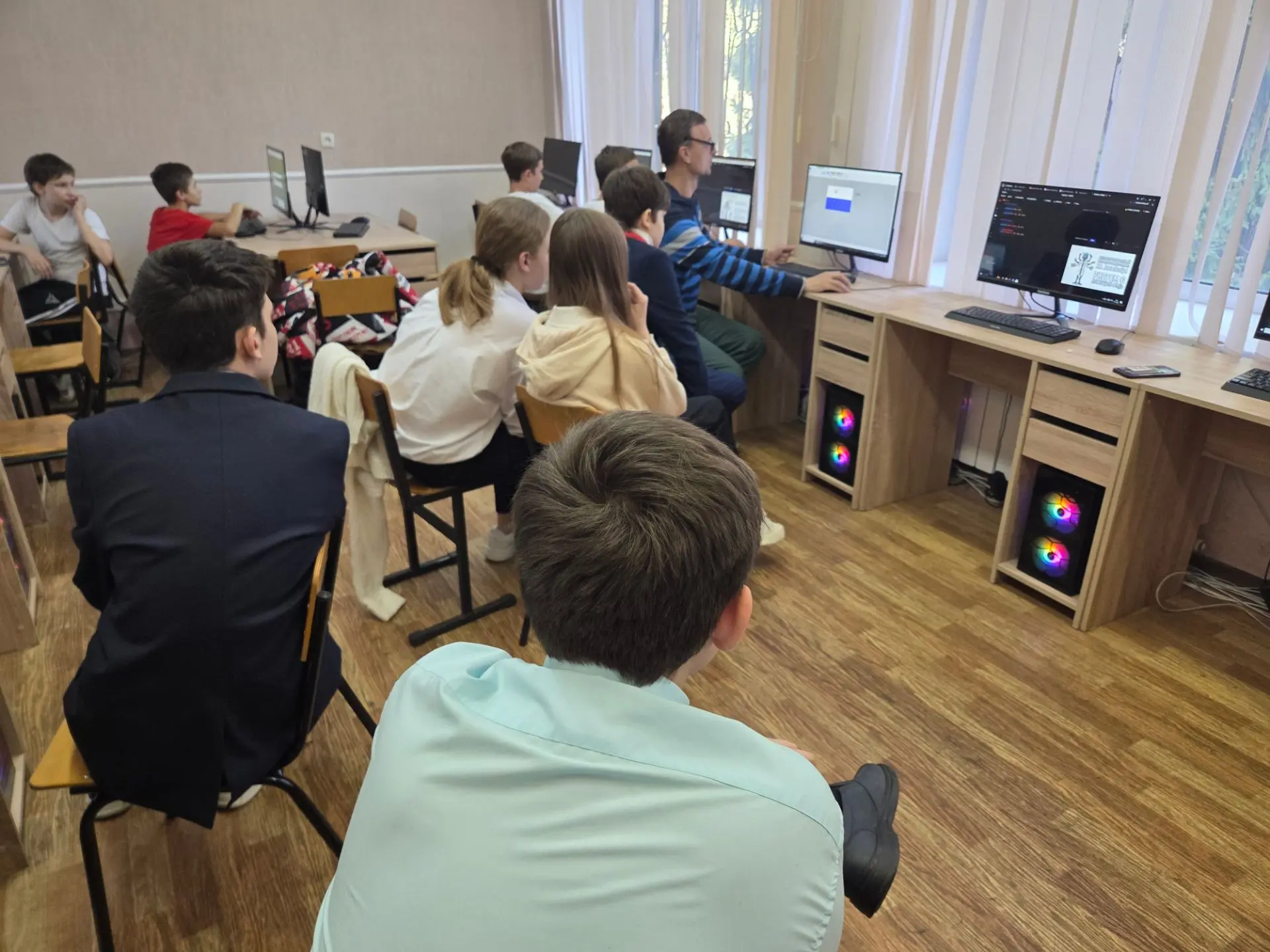 Ещё один интересный кружок работает у нас в рамках проекта "Школа полного дня". - "Нейр...