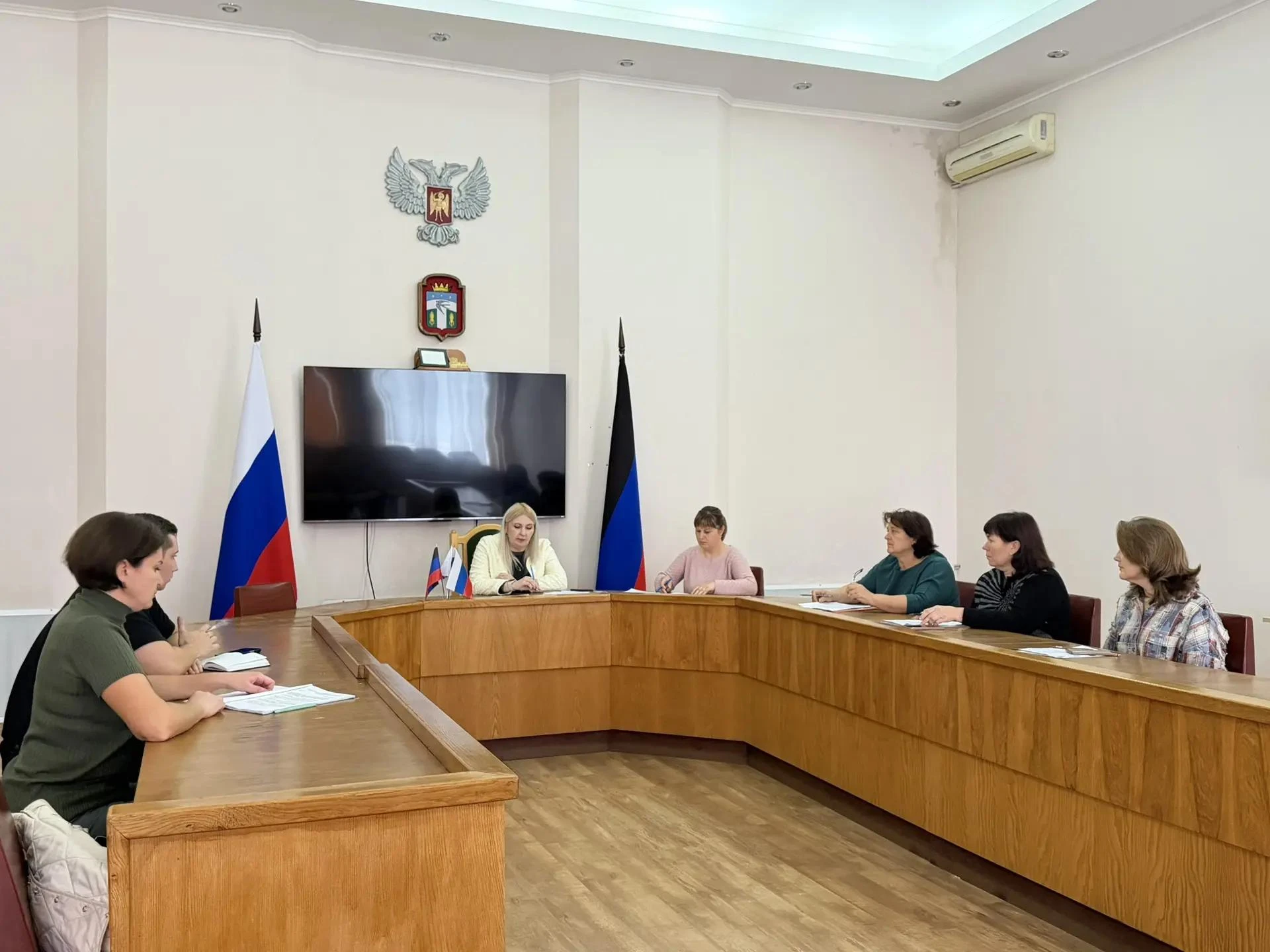 Сегодня в Администрации округа состоялось плановое заседание Комиссии по незаконному об...
