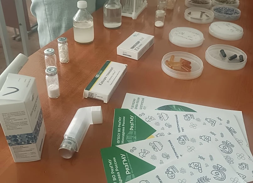 🧪 В рамках Международного фестиваля «Наука 0+» учащиеся 10 класса Ефим Авдюшин, Денис ...