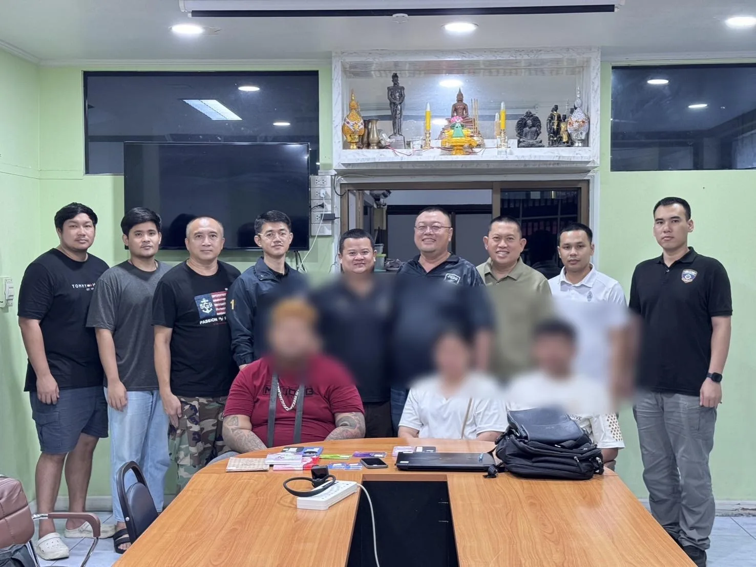 ⚖️ В Паттайе задержаны трое мошенников, выдававших себя за киберполицейских для развода...