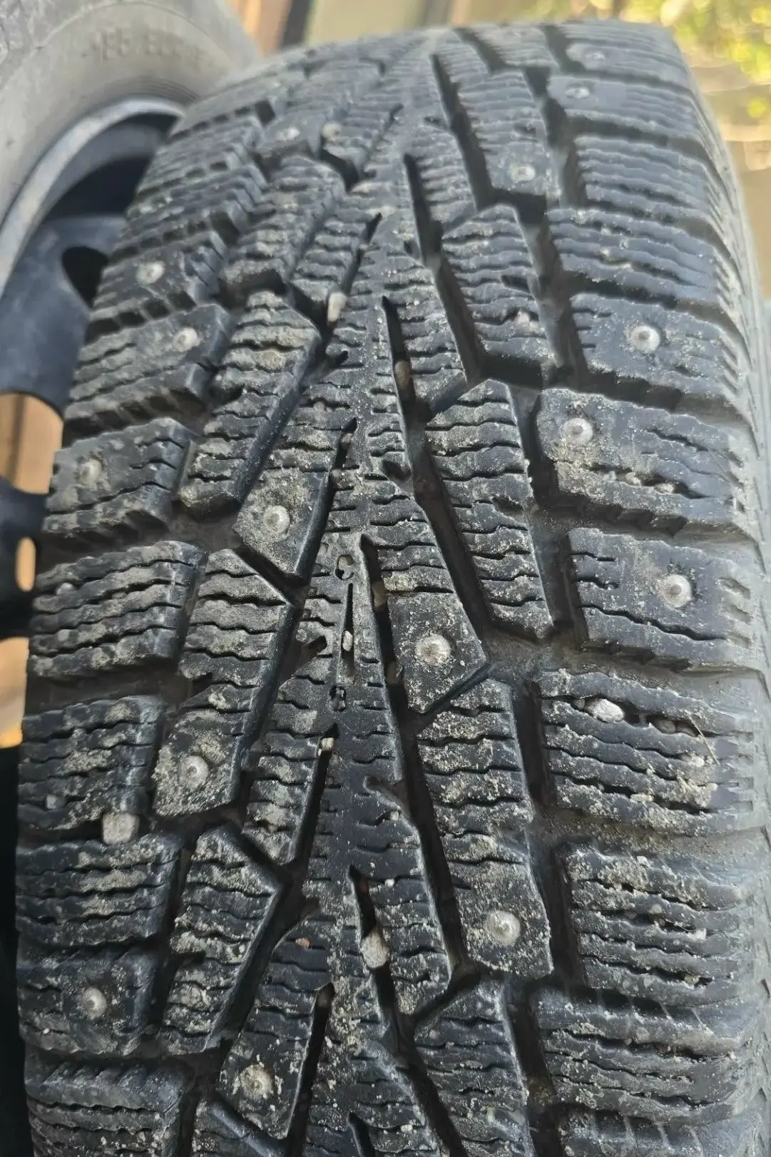 Продаю комплект зимней резинв Cordiant Snow Cross, на железных дисках.