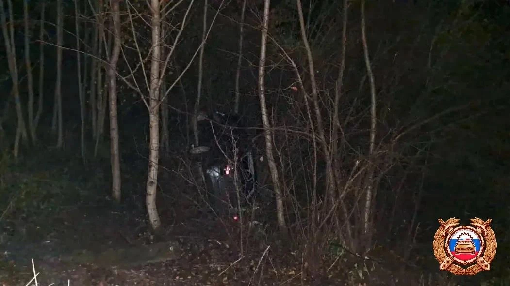 В Тверской области ночью машина улетела в канаву и перевернулась.