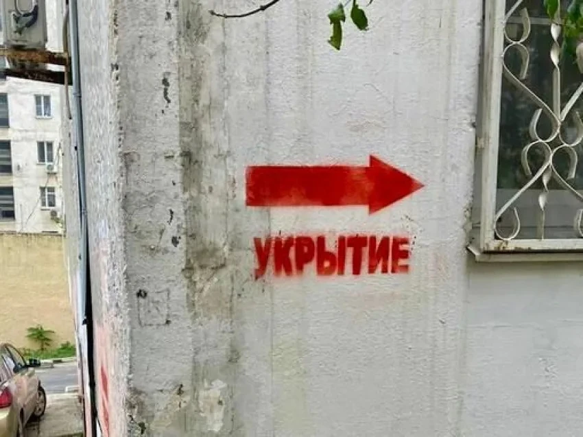 😡 Укрытия вместо мест для тусовок: в Новороссийске подростки срезают замки и проникают...