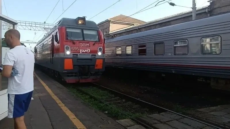 ‼️ 16 поездов застряли в пути из-за ночной атаки беспилотников на Ростовскую область