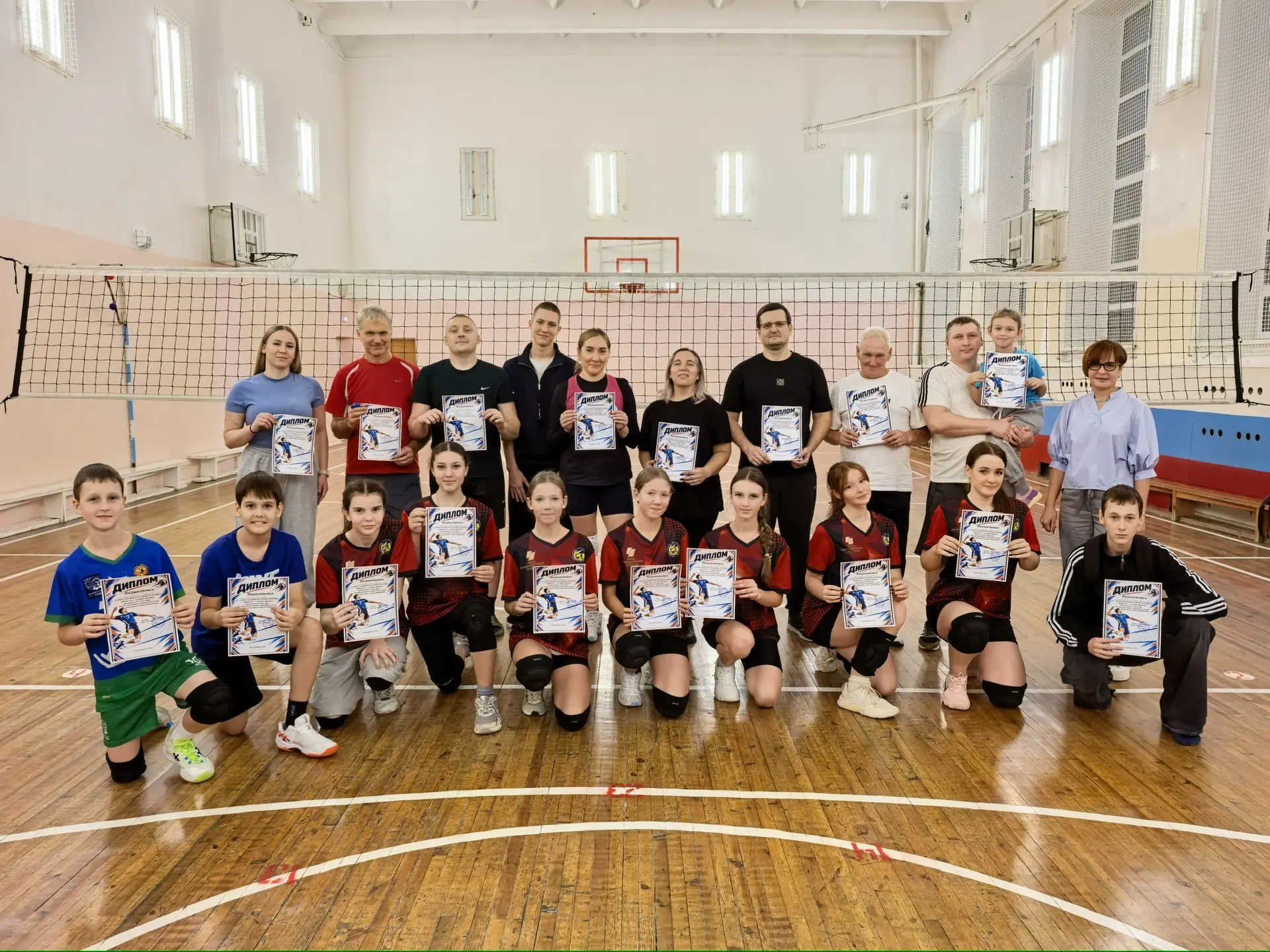 🏐✨ В преддверии Дня отца в нашей школе состоялся яркий турнир по волейболу! ✨🏐На спор...