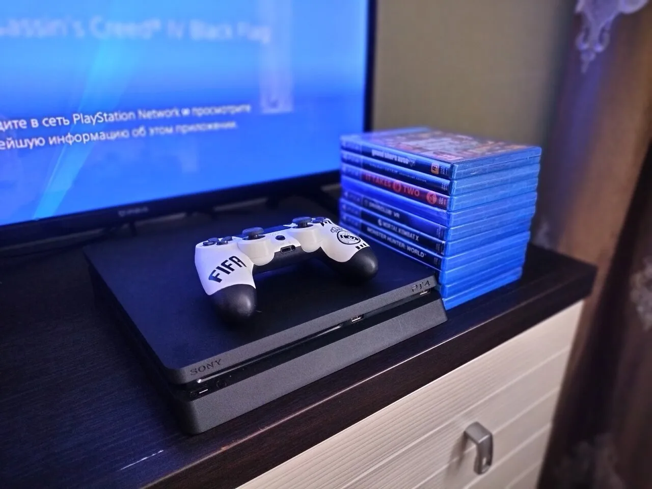 Продам PlayStation 4 Slim, прошитая, б/у, Донецк — 25.000