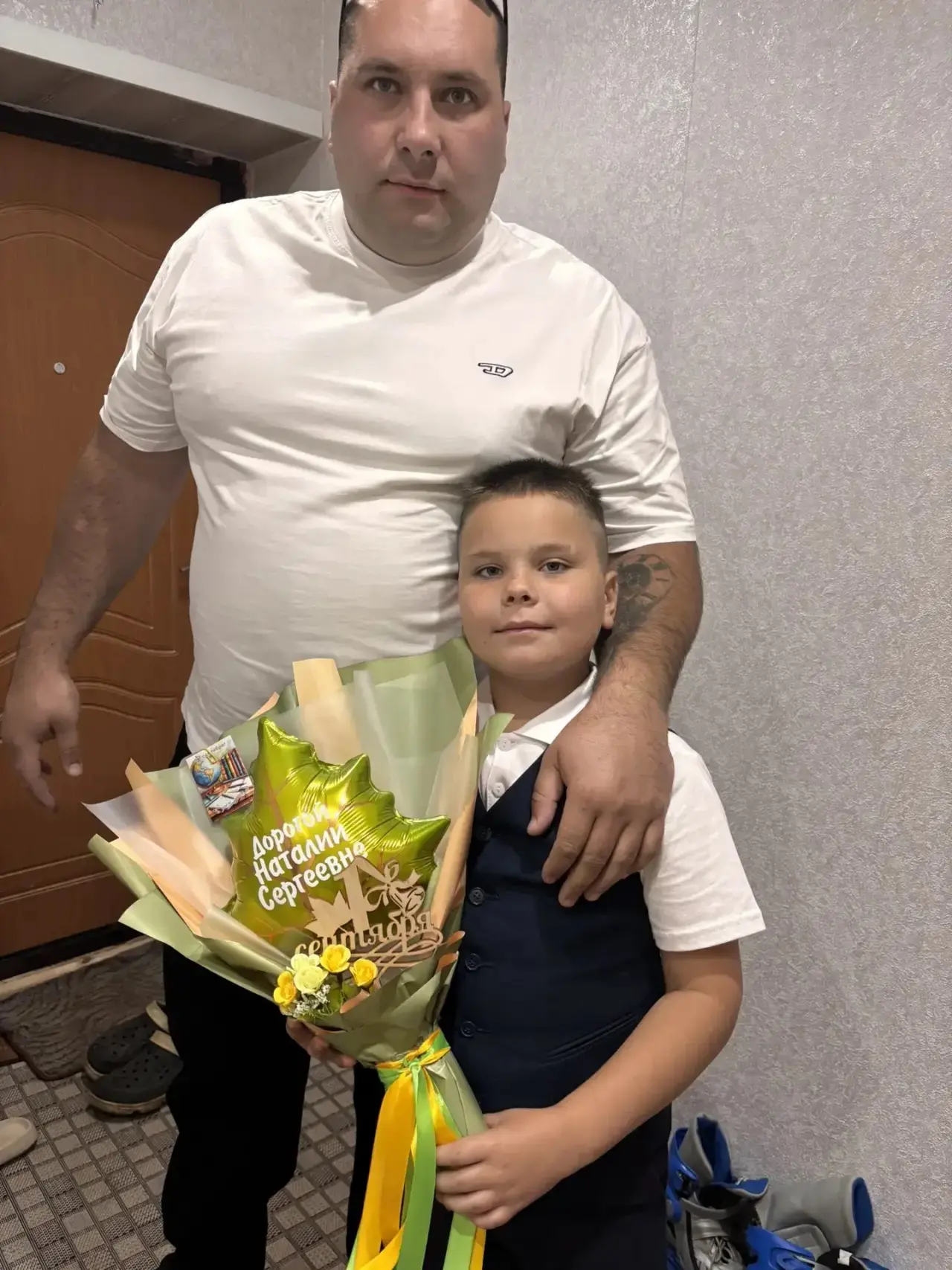 🎉 Шестаков Даниил, учащийся 3Б класса, присоединяется к флешмобу ко Дню отца «Мой папа...