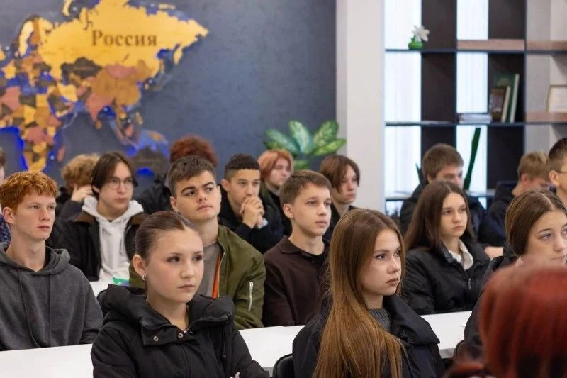 ​Главный гастроэнтеролог Минздрава раскрыла студентам принципы здорового питания
