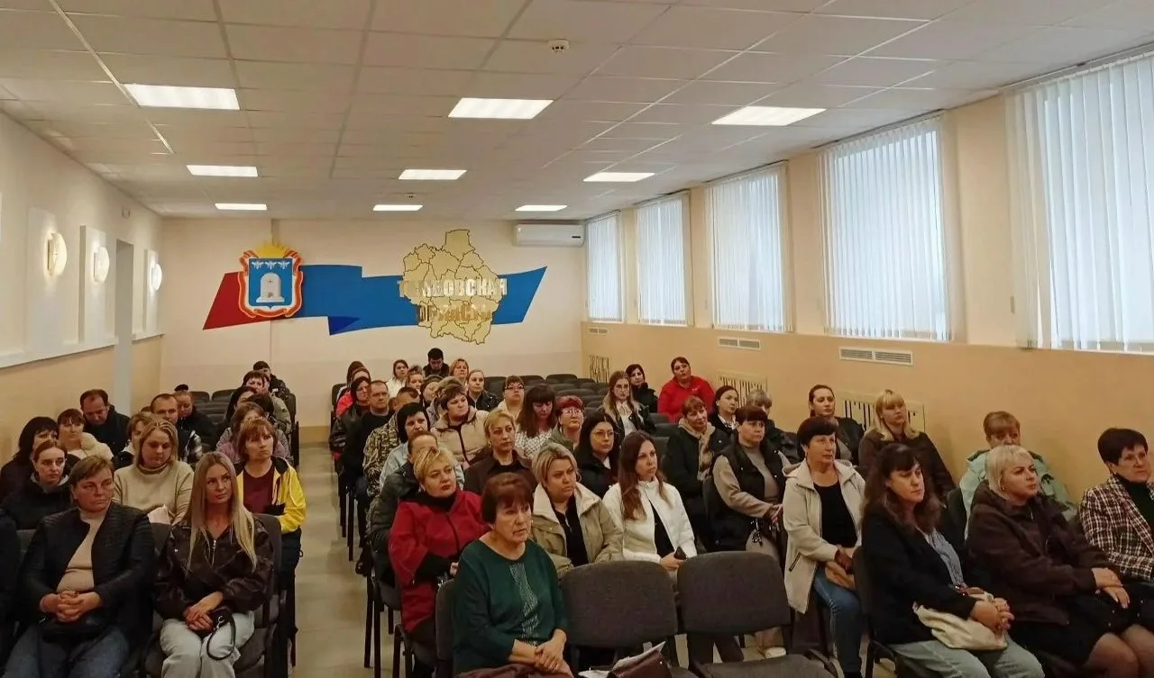 Инспектор по делам несовершеннолетних и администрация медколледжа обсудили с родителями...