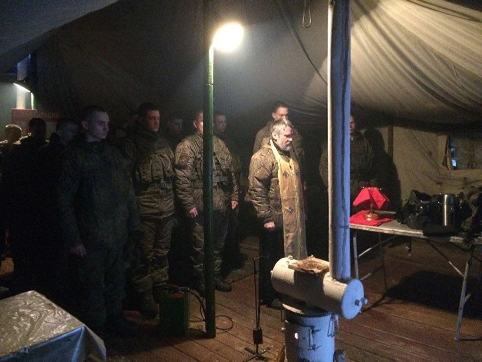 Не бойся, ибо Я с тобою; не смущайся, ибо Я Бог твой; Я укреплю тебя, и помогу тебе, и ...