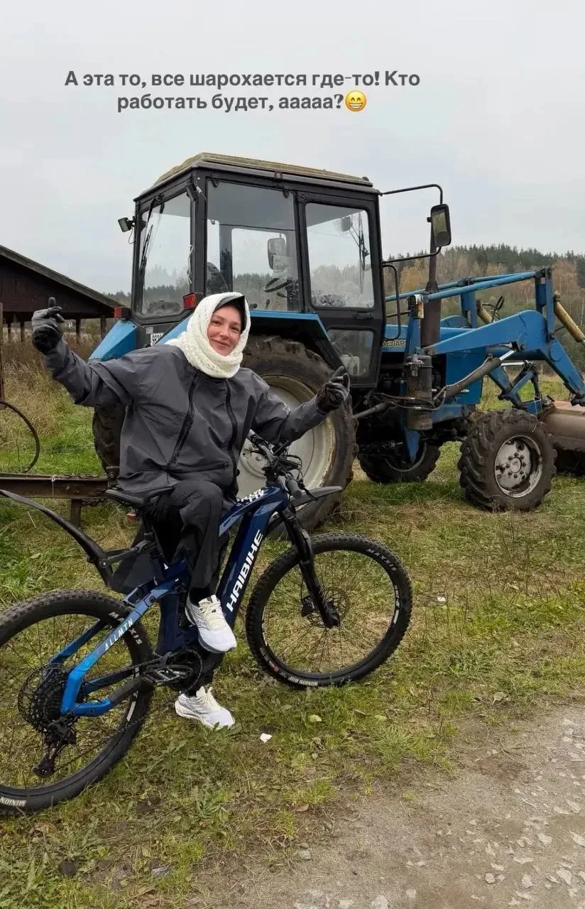 Настя Ивлеева на максимальном деревенском вайбе