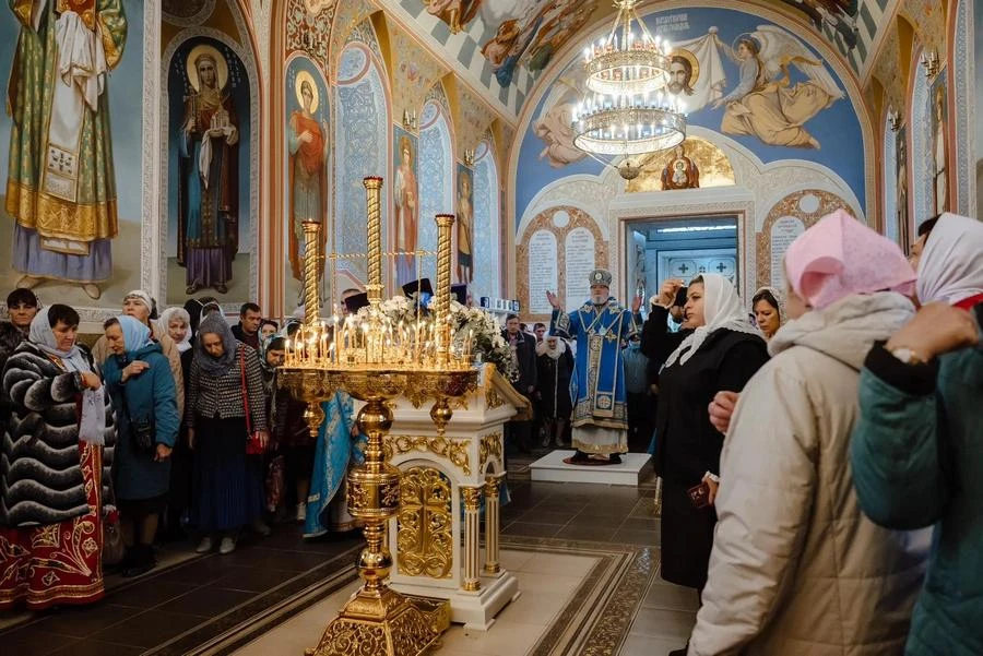 В курском храме проявилась почерневшая икона и начала мироточить. Необычное событие про...