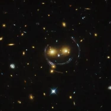 🌌🙂Небо нам улыбается: в космосе запечатлен огромный "смайлик".