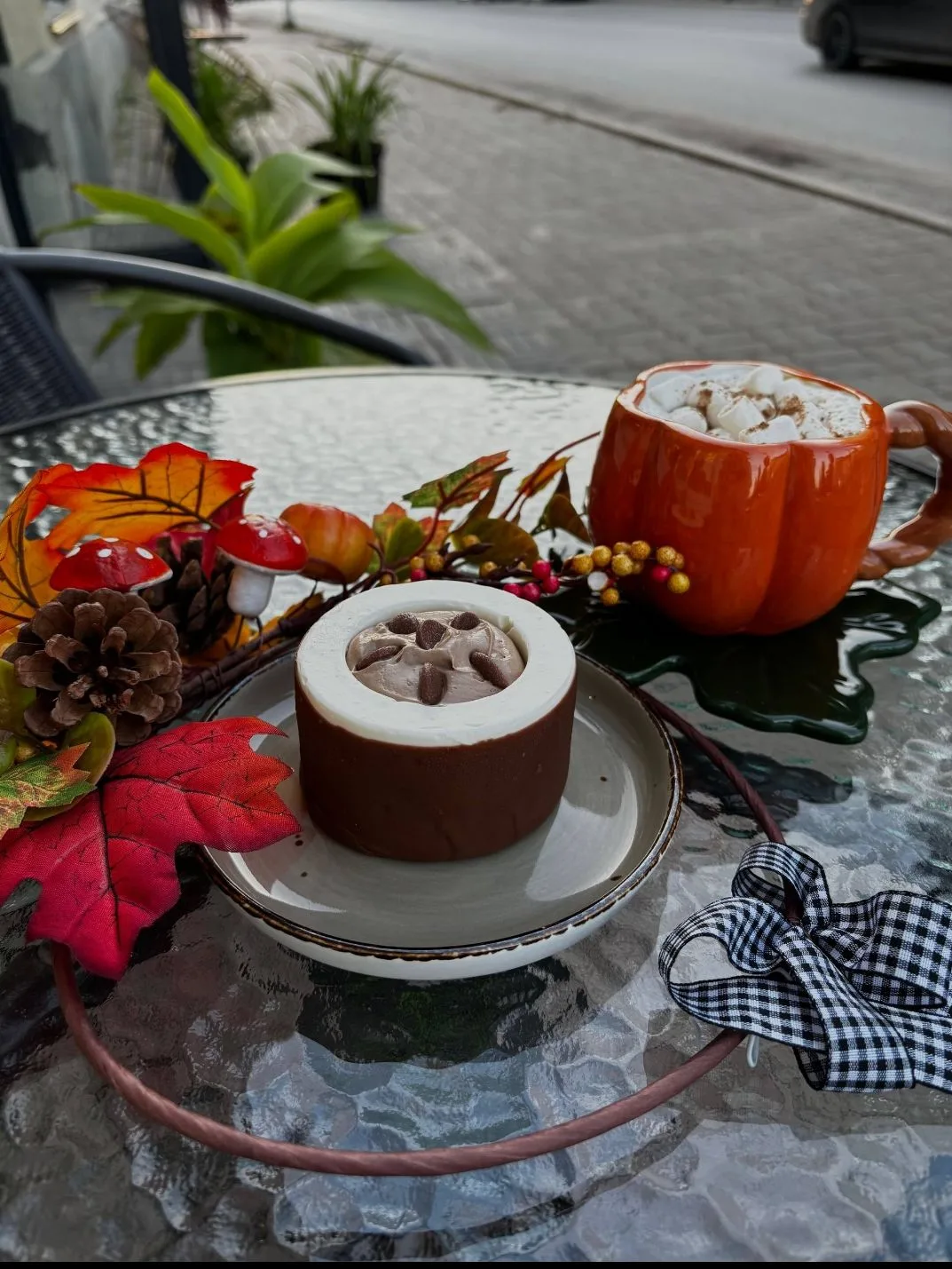 Я, кофе и нежнейший десерт 💃☕🧁- мне кажется мы созданы друг для друга 😉
