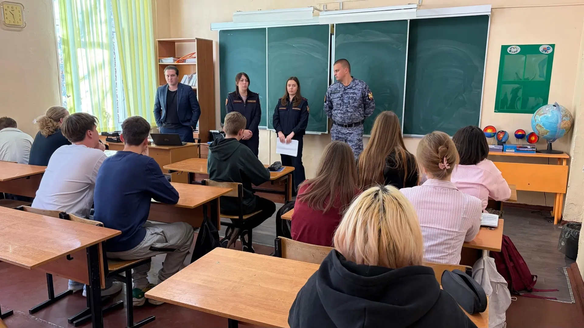 8 октября с учениками 11 «А» класса состоялась беседа, на которой будущим выпускникам р...