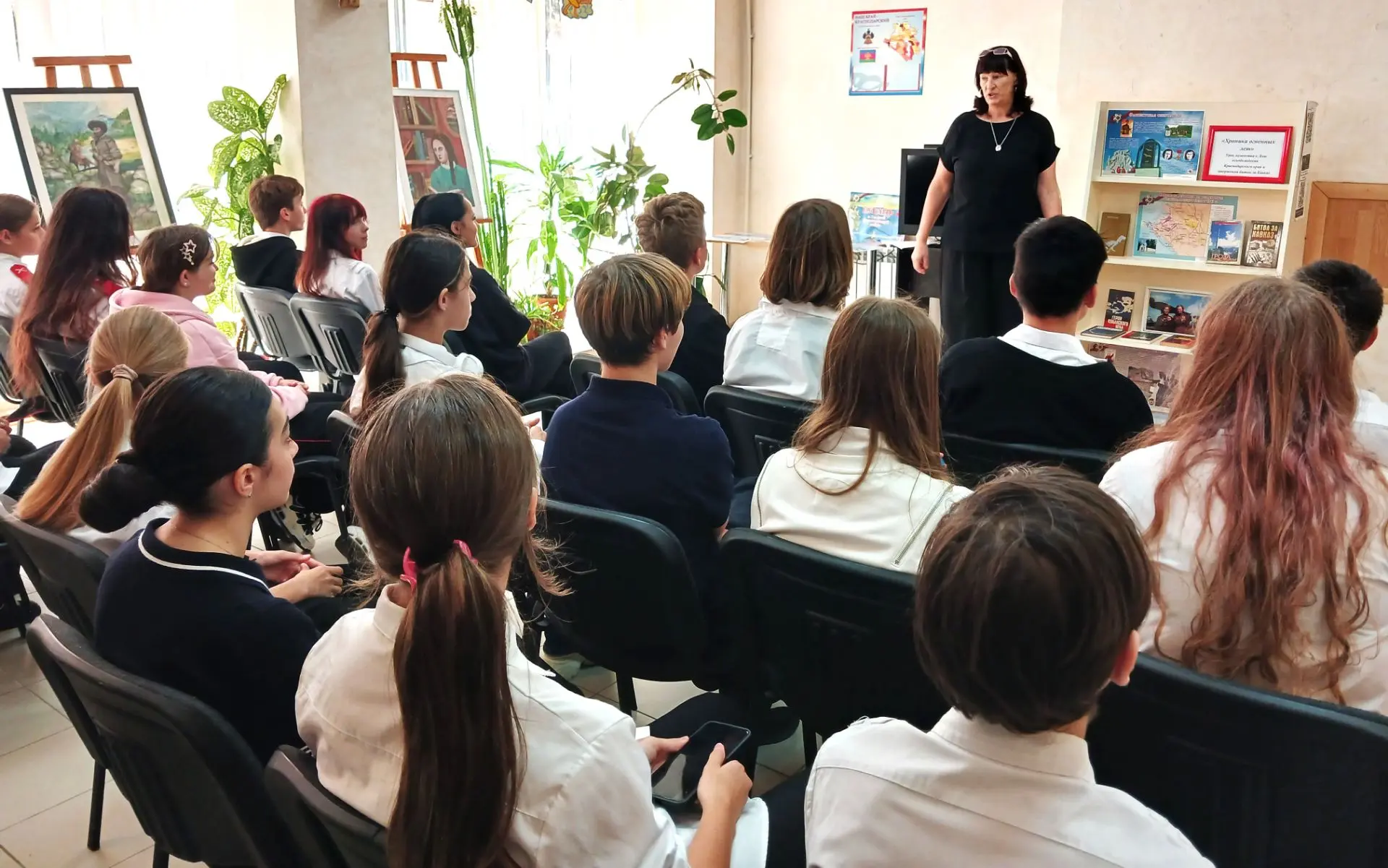 🪖 Урок мужества «Хроника огненных лет» в библиотеке № 5.