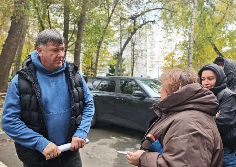 🏠 На Варшавском обсудили уборку и состояние подъездов