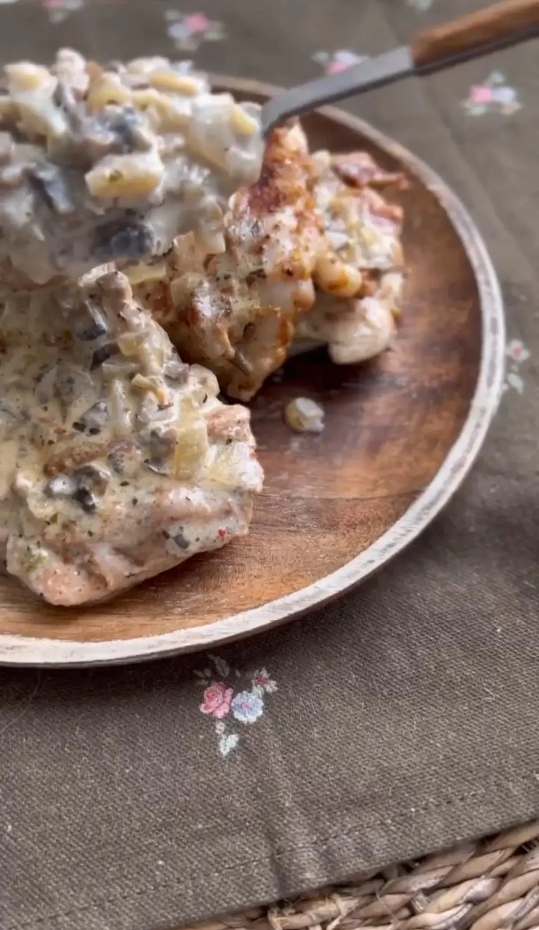 ​🥘 Куриные бедрышки в нежном грибном соусе