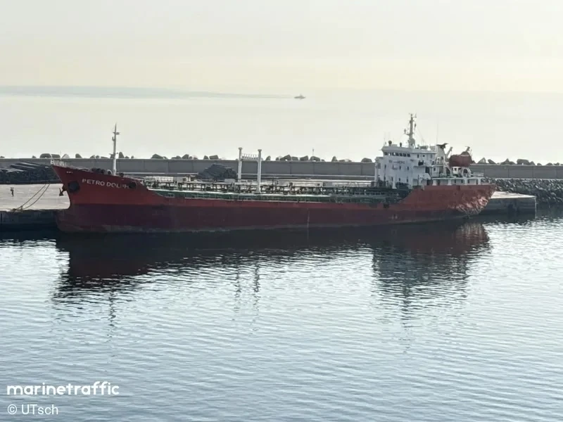 🇴🇲⚓⛴ Геноцид танкеров продолжается: дрон атаковал Petro Dolphin в Омане — двое моряко...