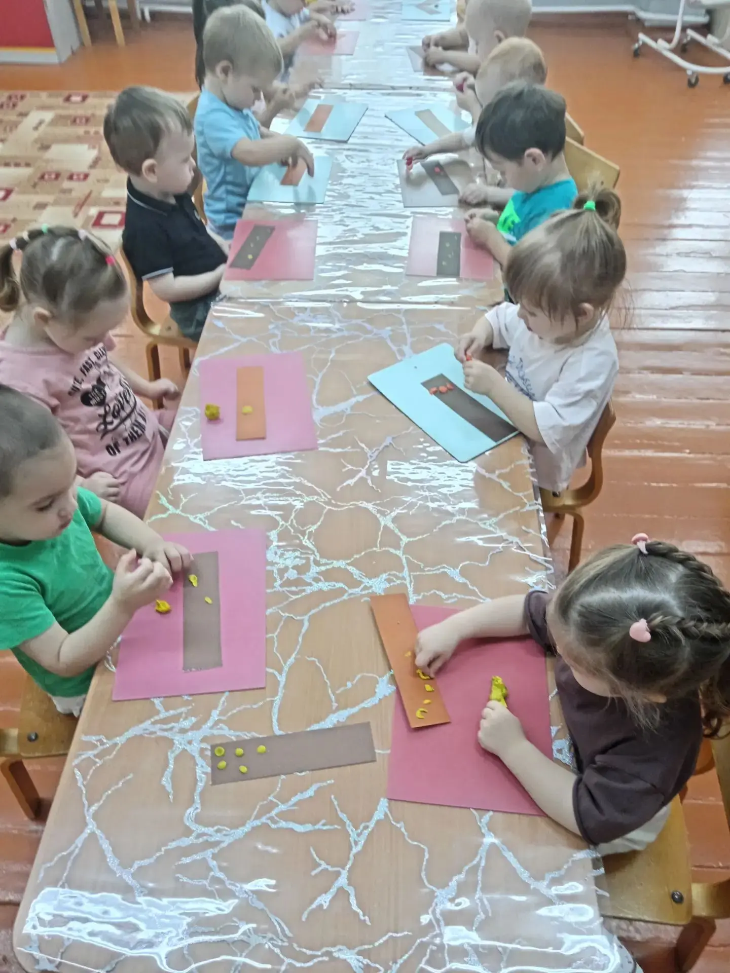 Рано утром в сад идем