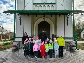 В Великих Луках в храме преподобного Мартирия Зеленецкого прошли экскурсии для малышей ...