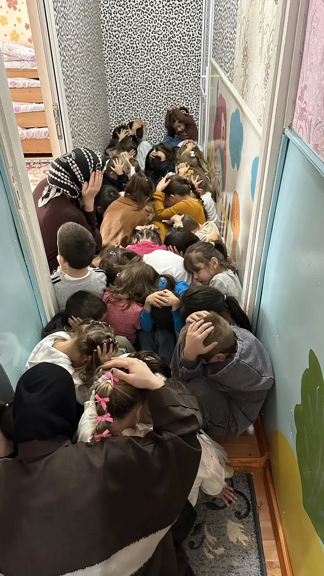 Сегодня в детском саду повторно прошли занятия по безопасности БПЛА: правила запуска, д...