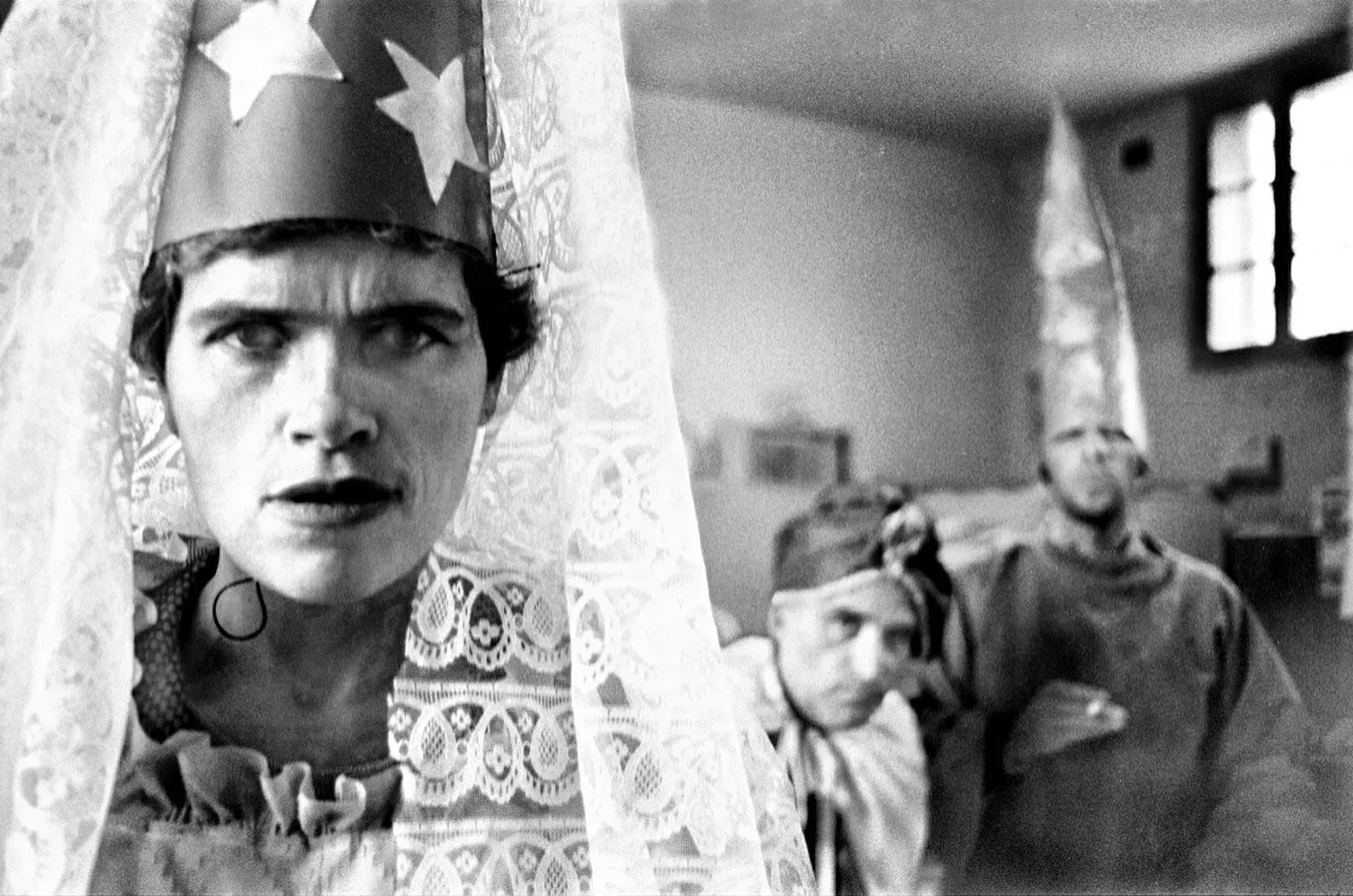 Пациенты психиатрической лечебницы итальянского города Палермо, 1983 год.