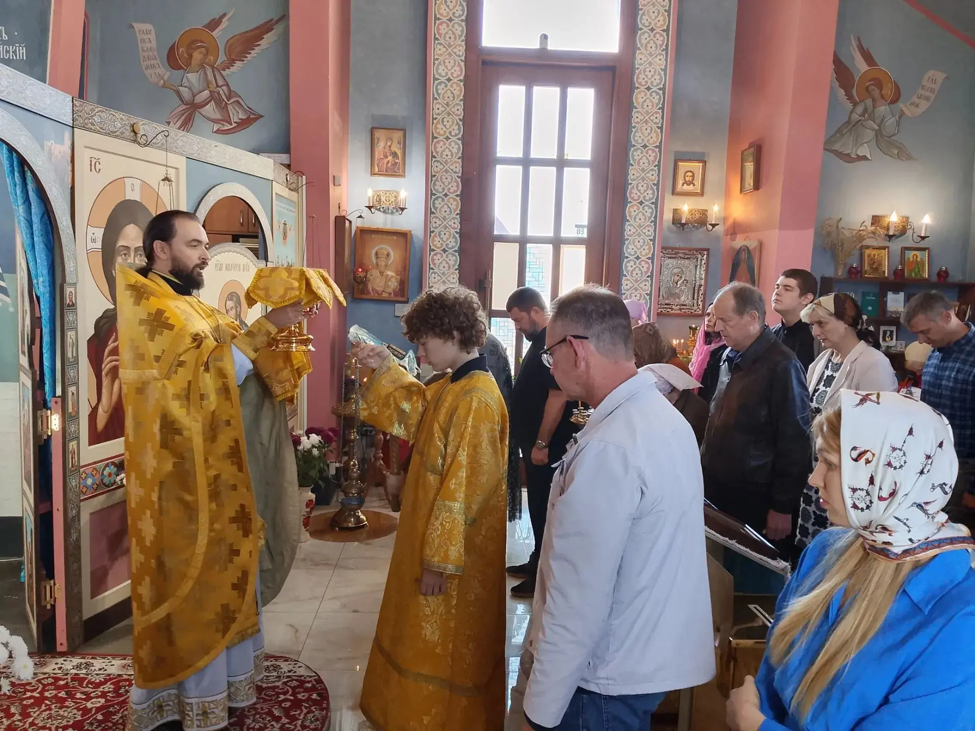 10 октября прихожане храма Всех крымских святых, расположенного в селе Мирное, вместе с...