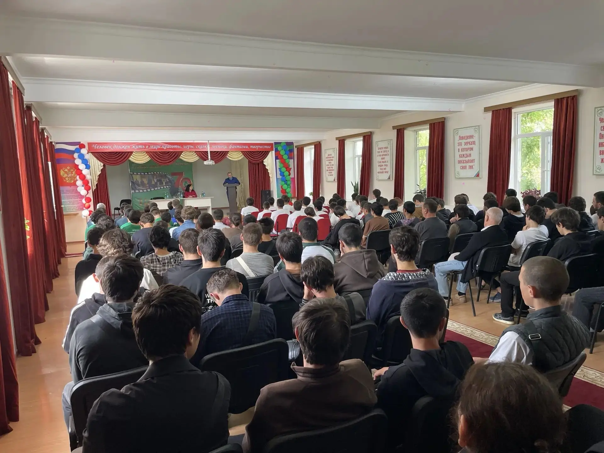 ⚖️ Прокурор города Дагестанские Огни провел профилактическую беседу со студентами Аграр...