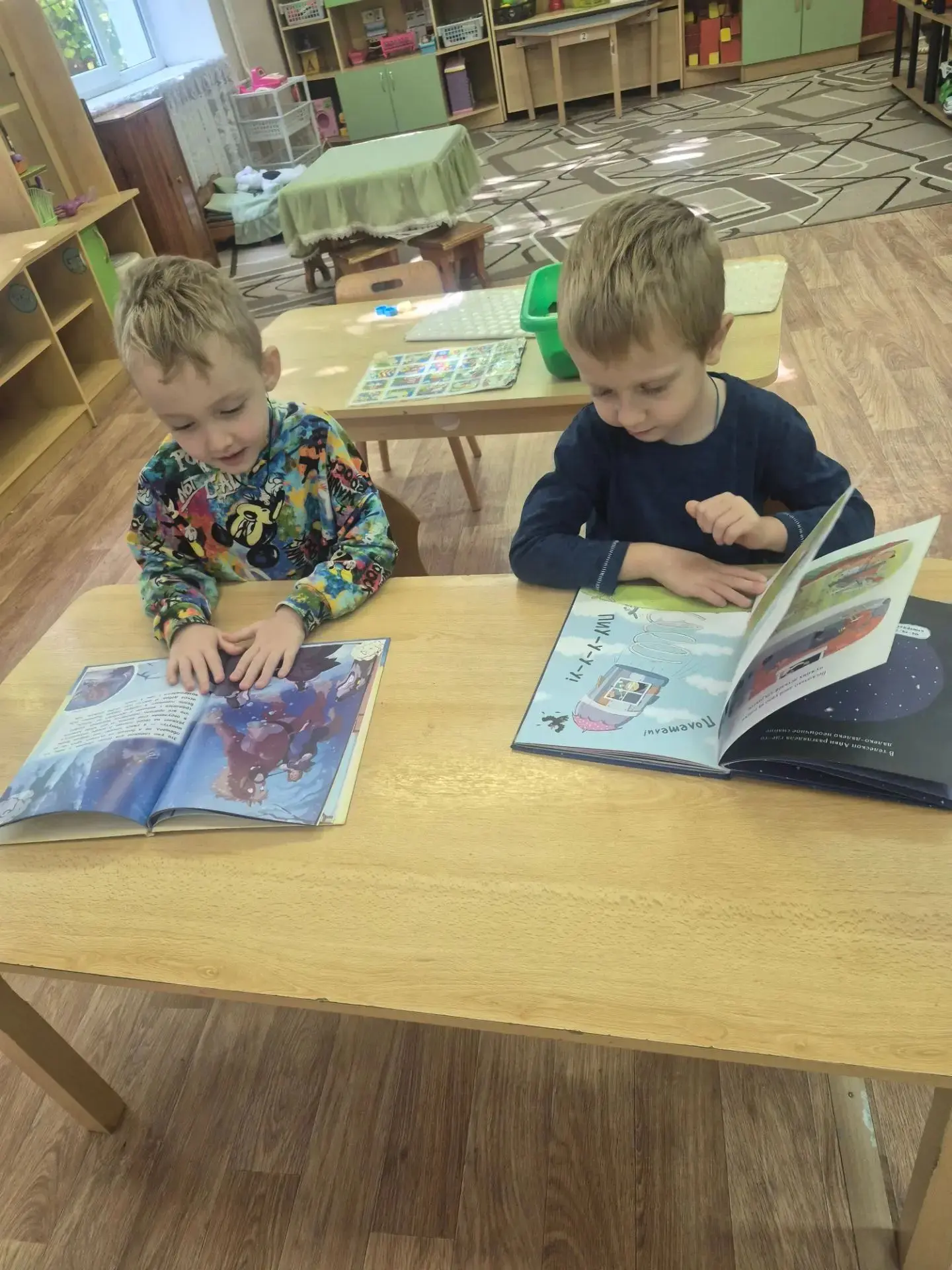 Сегодня во 2 группе "Непоседы" мы разговаривали о книгах. Ребята узнали,что с помощью к...