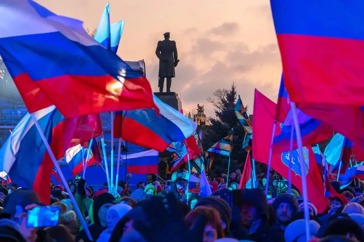 Дорогие севастопольцы! Поздравляю вас с Днём России!