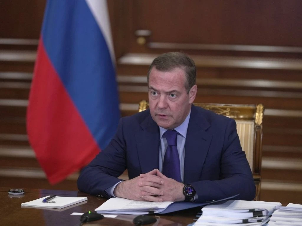 «Киевский ублюдок будет и дальше усиленно доить европейских дегенератов, высасывая огро...
