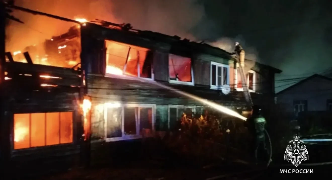 🔥 На пожаре в четырехквартирном доме погибла женщина