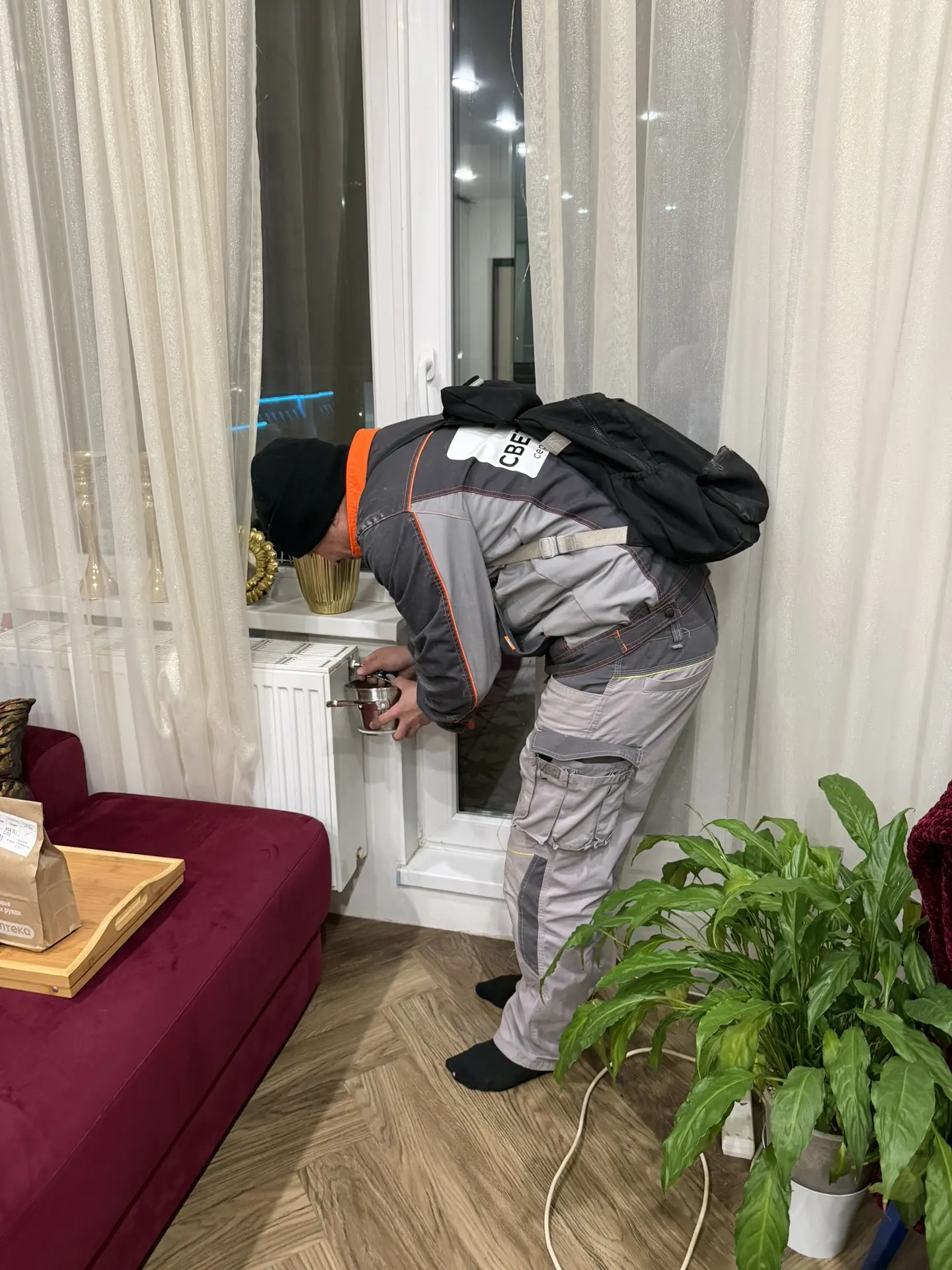 Мне приходили продуть батареи, каждый год, так как у меня последний этаж, отопление сам...