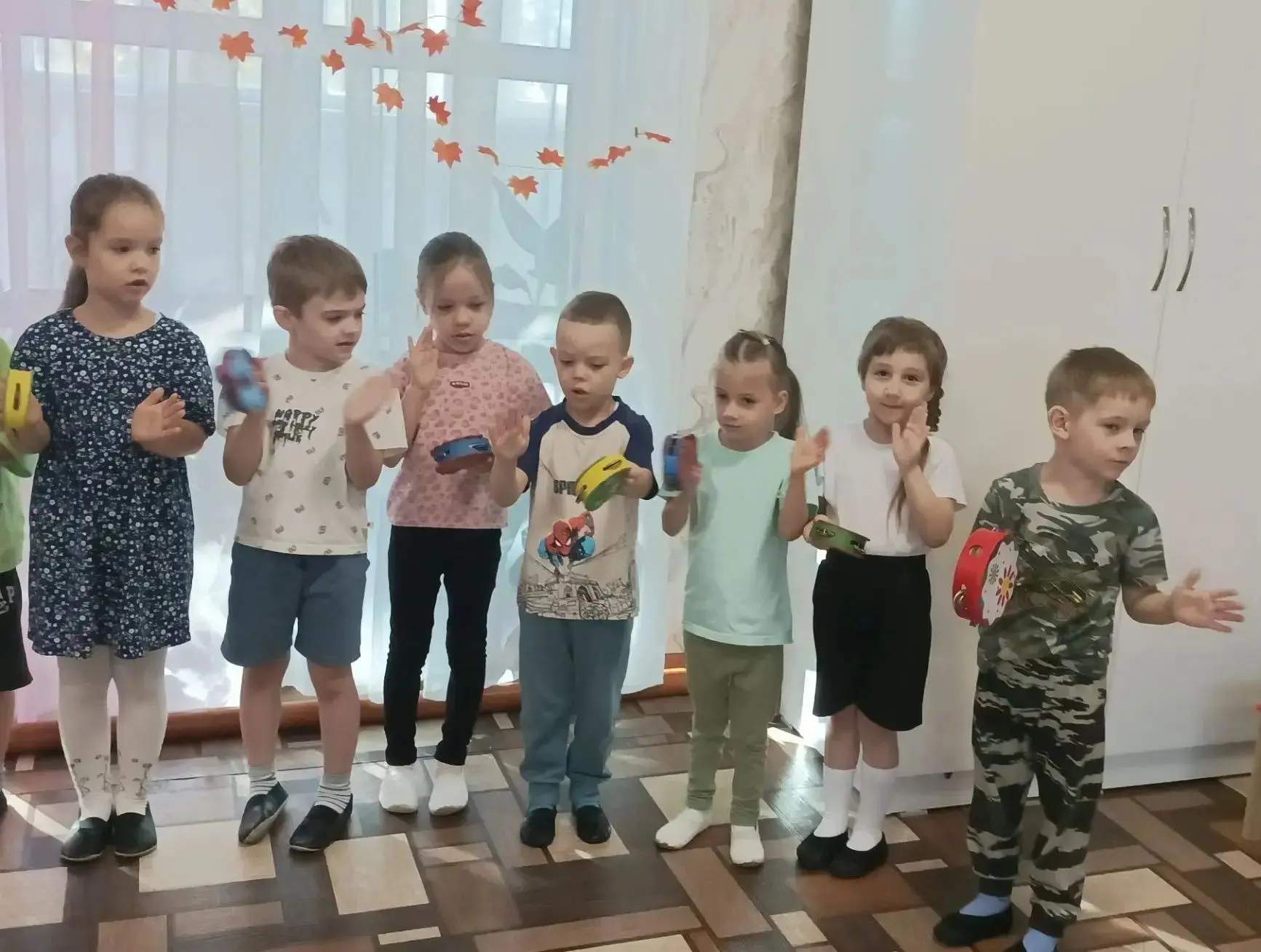 🎵✨ Музыкальное занятие: играем на шумовых инструментах! ✨🎵