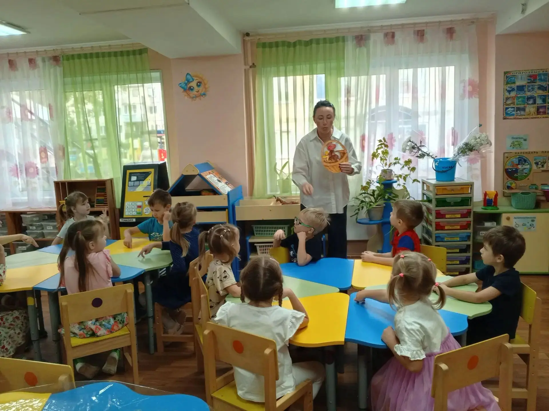 Утро в группе «Маргаритка» началось с волшебной разминки.  Валерия Александровна устрои...