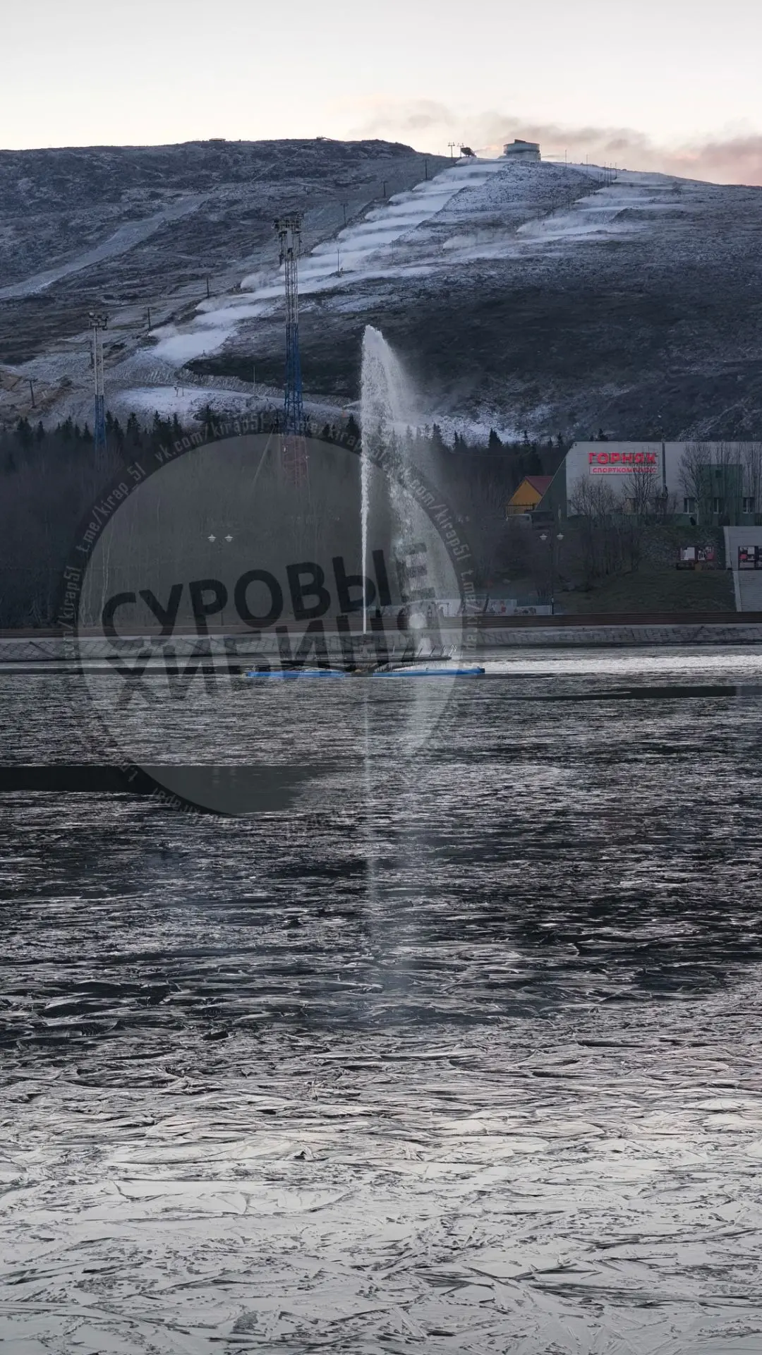 Кировский фонтан продолжает ставить рекорды. 12 октября, лёд на озере встаёт, пушки сне...