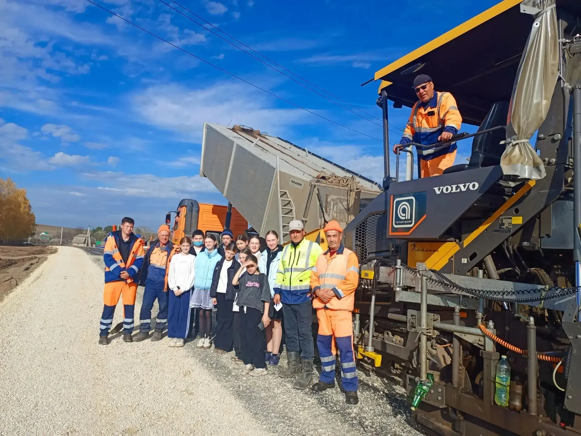 👷‍♂️ Учащиеся Кемеш-Кульской школы познакомились с работой дорожников