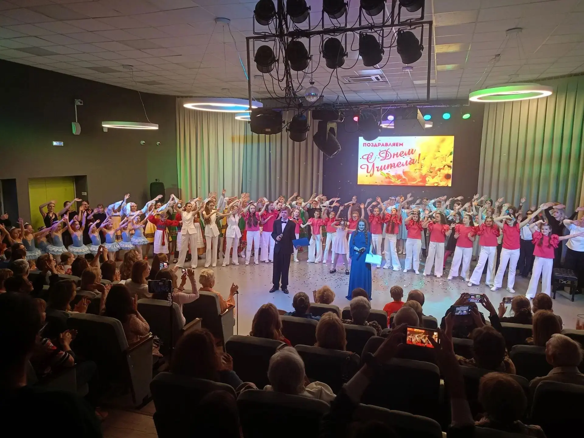 В детской школе искусств «Исток» состоялся концерт ко Дню учителя. В нем приняли участи...